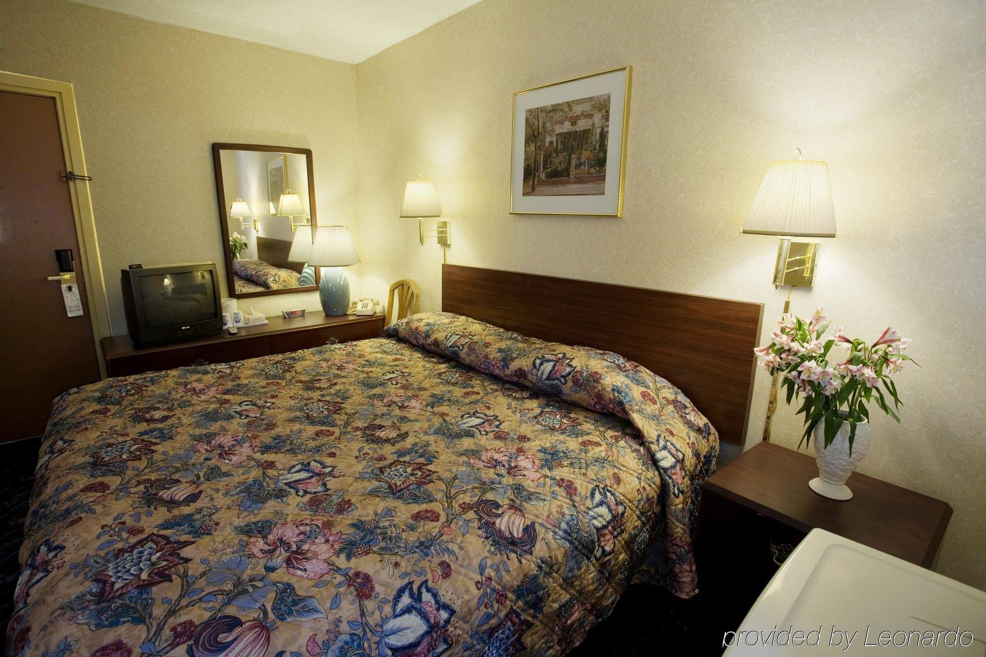 Americas Best Value Inn Dearborn Phòng bức ảnh